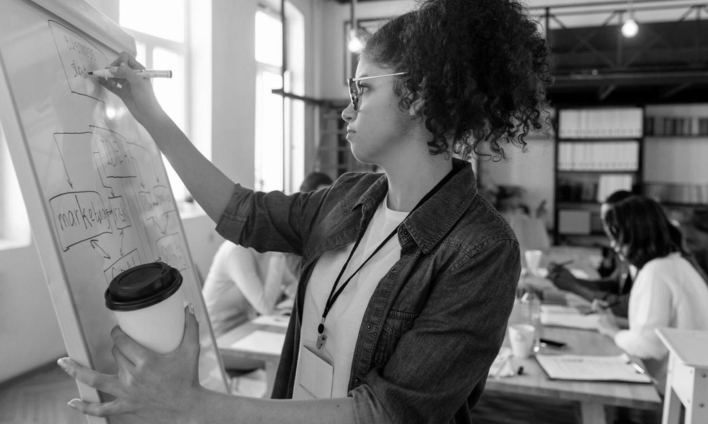 Workspace avec calculatrice et documents comptables